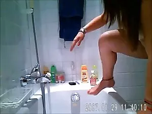 スリムな日本slut滝オン彼女の膝のため ...