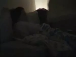 彼が仕事にいる間に彼の友人をファックしま ...