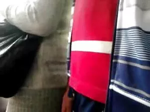 恐竜の学生を祝うハロウィンシーン2 女性 ...