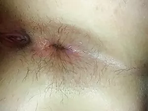 アジアのBarmaidは彼女の自身の噴出 ...