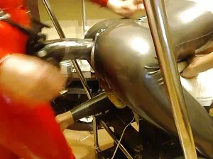 古いゲイの叔母は若い男を吸います。 アダ ...