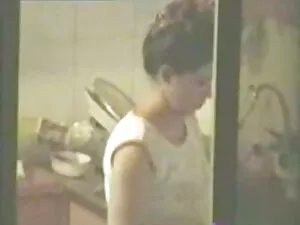 熟女は彼のコックを扱う方法を知っています ...