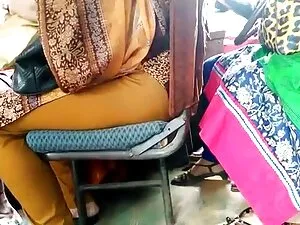 Busty女の子が掘削様々な位置によって ...