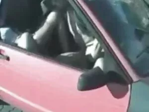 セクシーな金髪は彼に素敵なフェラチオを与 ...