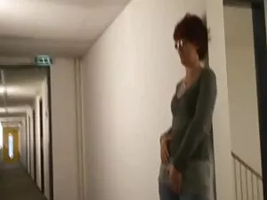 セクシーな赤毛のための強力なグリップ。  ...